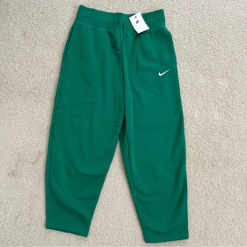 Nike Kelly Green Loose Fit High Rise Sweatpants